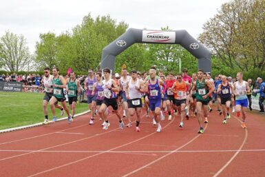 Coureurs au Stade Alain Métayer au départ du 10 km de Bressuire (13/04/2025)